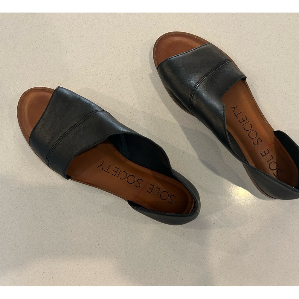 Sole society leather asymmetrical leather flat. Size 8M